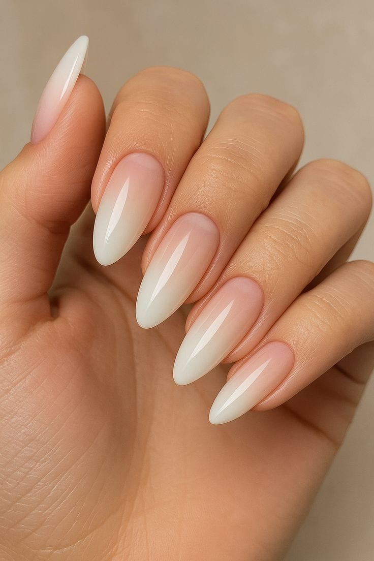 0102 model kodlu Badem Form tırnak tasarımı